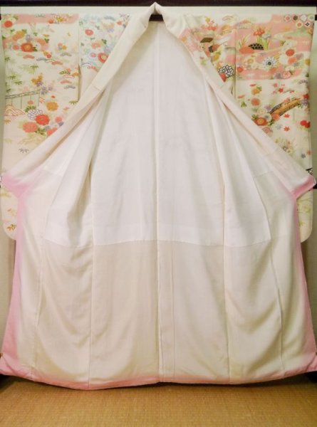 画像4: J0715S 振袖 女性用着物  シルク(正絹) 薄い  オフ ホワイト, 花 【中古】 【USED】 【リサイクル】 ★★★☆☆ (4)