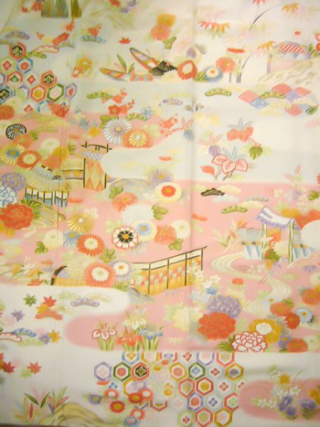 画像5: J0715S 振袖 女性用着物  シルク(正絹) 薄い  オフ ホワイト, 花 【中古】 【USED】 【リサイクル】 ★★★☆☆ (5)