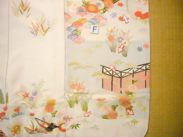 画像21: J0715S 振袖 女性用着物  シルク(正絹) 薄い  オフ ホワイト, 花 【中古】 【USED】 【リサイクル】 ★★★☆☆ (21)