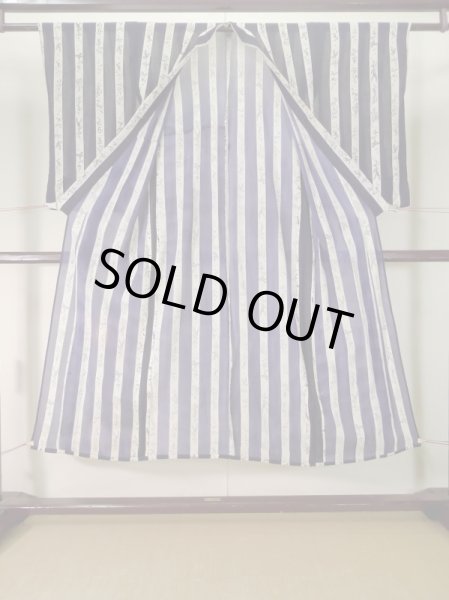 画像2: J0722N 夏物 女性用着物 絽ちりめん シルク（正絹） ダークな  紫, 花 【中古】 【USED】 【リサイクル】 ★★☆☆☆ (2)