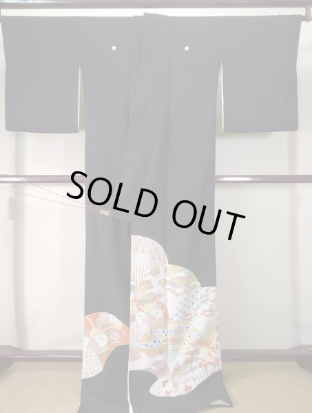 画像2: J0731G 留袖 女性用着物 比翼、お引きずり シルク(正絹) ダークな  黒, ぼたん 【中古】 【USED】 【リサイクル】 ★★★★☆ (2)