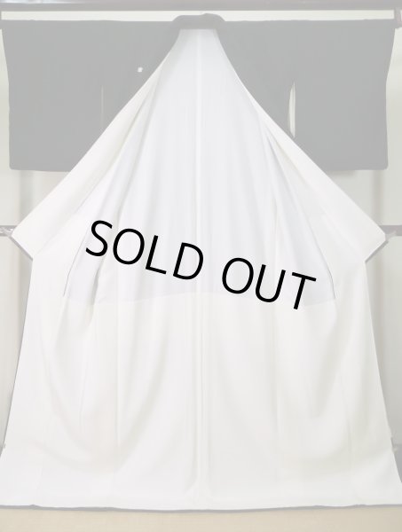 画像3: J0731G 留袖 女性用着物 比翼、お引きずり シルク(正絹) ダークな  黒, ぼたん 【中古】 【USED】 【リサイクル】 ★★★★☆ (3)