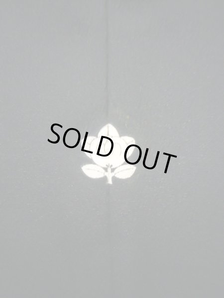 画像4: J0731G 留袖 女性用着物 比翼、お引きずり シルク(正絹) ダークな  黒, ぼたん 【中古】 【USED】 【リサイクル】 ★★★★☆ (4)