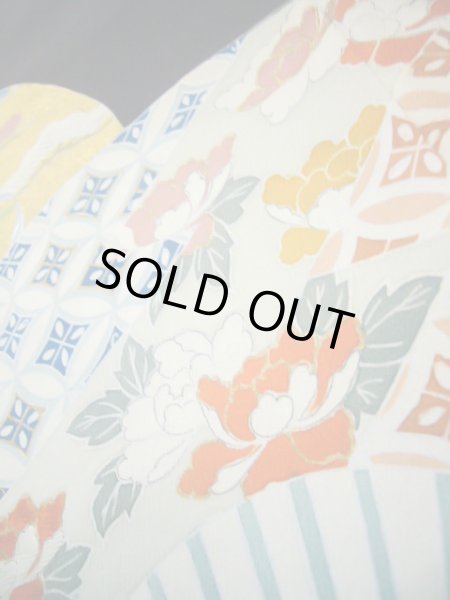 画像12: J0731G 留袖 女性用着物 比翼、お引きずり シルク(正絹) ダークな  黒, ぼたん 【中古】 【USED】 【リサイクル】 ★★★★☆ (12)