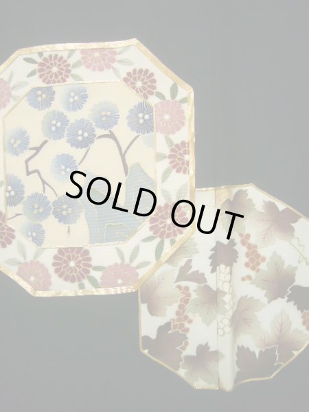 画像9: J0731H 留袖 女性用着物 比翼 シルク(正絹) ダークな  黒, 菊 【中古】 【USED】 【リサイクル】 ★★☆☆☆ (9)