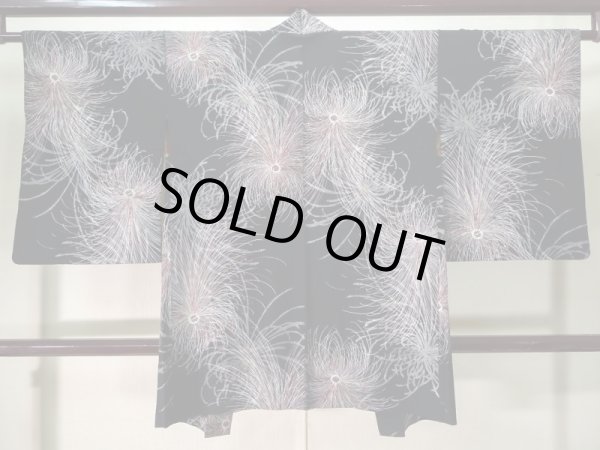 画像2: J0808C 羽織 女性用着物  シルク(正絹) ダークな  黒, 菊 【中古】 【USED】 【リサイクル】 ★★★★☆ (2)