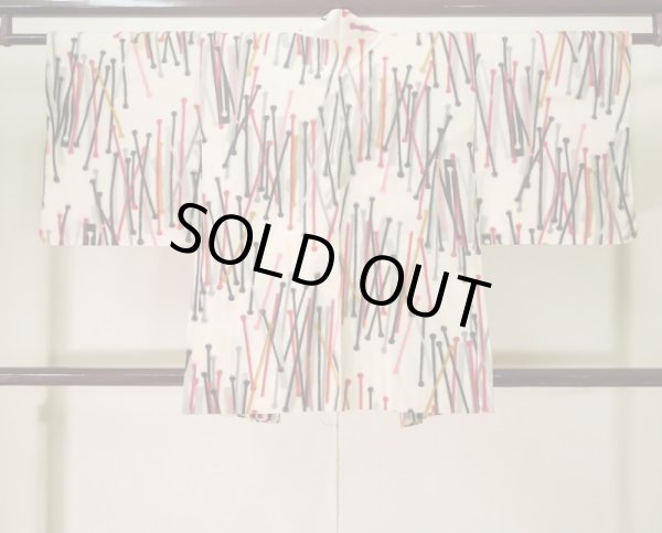 画像2: J0808V 羽織 女性用着物  シルク(正絹) クリーミーな  オフ ホワイト, 抽象的模様 【中古】 【USED】 【リサイクル】 ★☆☆☆☆ (2)