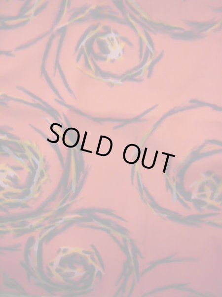 画像4: J0812V 羽織 女性用着物  綿 深い  朱赤, 抽象的模様 【中古】 【USED】 【リサイクル】 ★★★★☆ (4)