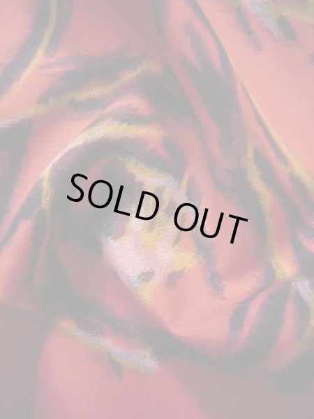 画像10: J0812V 羽織 女性用着物  綿 深い  朱赤, 抽象的模様 【中古】 【USED】 【リサイクル】 ★★★★☆ (10)