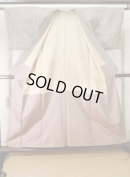 画像2: J0926S  織 女性用着物  シルク(正絹) 淡い  カーキ, 花 【中古】 【USED】 【リサイクル】 ★★★★☆ (2)