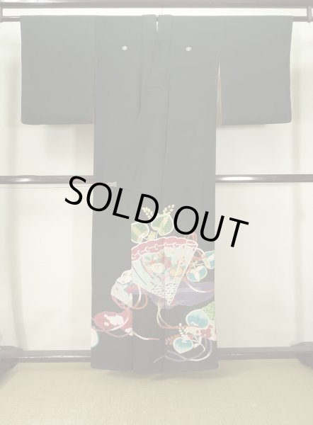 画像2: J1007B  留袖 女性用着物 葵文 シルク(正絹)   黒, 花 【中古】 【USED】 【リサイクル】 ★★☆☆☆ (2)