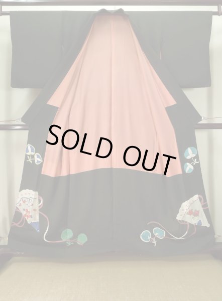 画像3: J1007B  留袖 女性用着物 葵文 シルク(正絹)   黒, 花 【中古】 【USED】 【リサイクル】 ★★☆☆☆ (3)