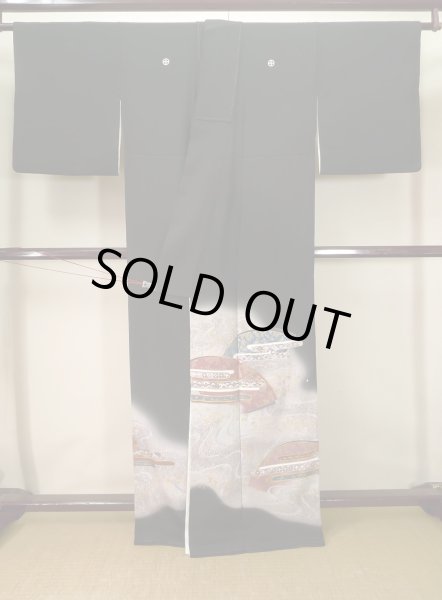 画像2: J1007F  留袖 女性用着物 比翼 シルク(正絹)   黒, 流水 【中古】 【USED】 【リサイクル】 ★★★☆☆ (2)