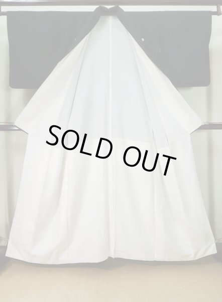 画像3: J1007I Mint  留袖 女性用着物 比翼(地紋) シルク(正絹)   黒, 花 【中古】 【USED】 【リサイクル】 ★★★★☆ (3)