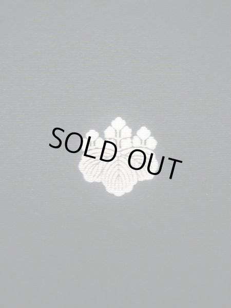 画像4: J1007I Mint  留袖 女性用着物 比翼(地紋) シルク(正絹)   黒, 花 【中古】 【USED】 【リサイクル】 ★★★★☆ (4)