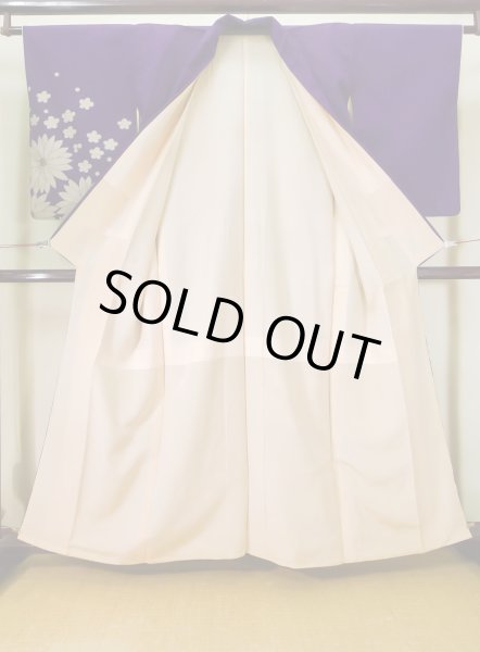 画像3: J1007L  訪問着 女性用着物  シルク(正絹) 深い  紫, 花 【中古】 【USED】 【リサイクル】 ★☆☆☆☆ (3)