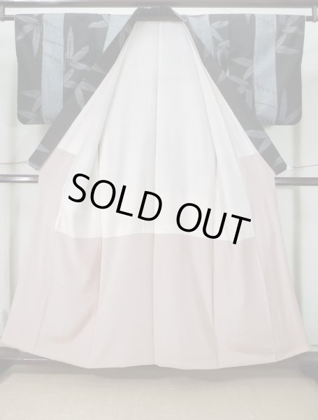 画像2: J1023A  大島紬 女性用着物 縦横絣 シルク（正絹）   黒, 笹 【中古】 【USED】 【リサイクル】 ★★☆☆☆ (2)