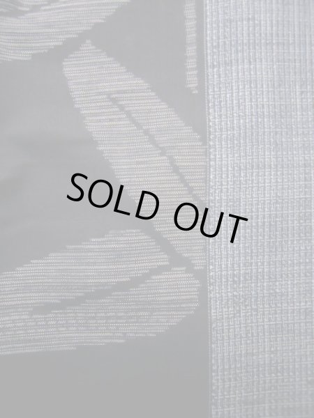 画像7: J1023A  大島紬 女性用着物 縦横絣 シルク（正絹）   黒, 笹 【中古】 【USED】 【リサイクル】 ★★☆☆☆ (7)