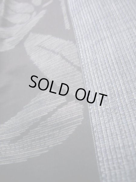 画像9: J1023A  大島紬 女性用着物 縦横絣 シルク（正絹）   黒, 笹 【中古】 【USED】 【リサイクル】 ★★☆☆☆ (9)