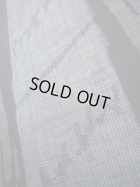 画像10: J1023A  大島紬 女性用着物 縦横絣 シルク（正絹）   黒, 笹 【中古】 【USED】 【リサイクル】 ★★☆☆☆ (10)