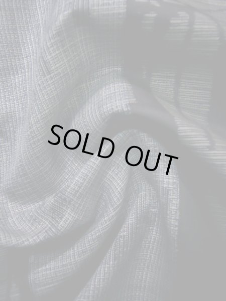 画像11: J1023A  大島紬 女性用着物 縦横絣 シルク（正絹）   黒, 笹 【中古】 【USED】 【リサイクル】 ★★☆☆☆ (11)