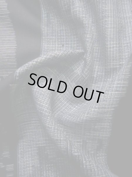 画像12: J1023A  大島紬 女性用着物 縦横絣 シルク（正絹）   黒, 笹 【中古】 【USED】 【リサイクル】 ★★☆☆☆ (12)