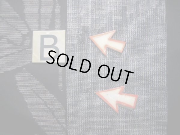 画像15: J1023A  大島紬 女性用着物 縦横絣 シルク（正絹）   黒, 笹 【中古】 【USED】 【リサイクル】 ★★☆☆☆ (15)