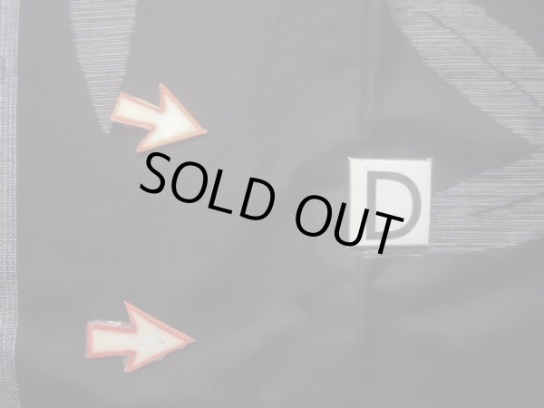 画像17: J1023A  大島紬 女性用着物 縦横絣 シルク（正絹）   黒, 笹 【中古】 【USED】 【リサイクル】 ★★☆☆☆ (17)