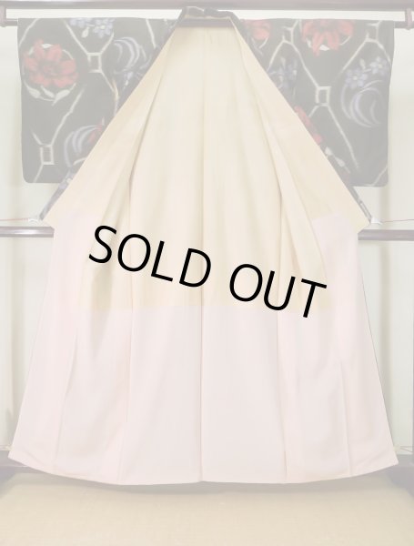 画像2: J1023C  大島紬 女性用着物 横双 シルク（正絹） 茶色がかった  黒, 花 【中古】 【USED】 【リサイクル】 ★★★☆☆ (2)