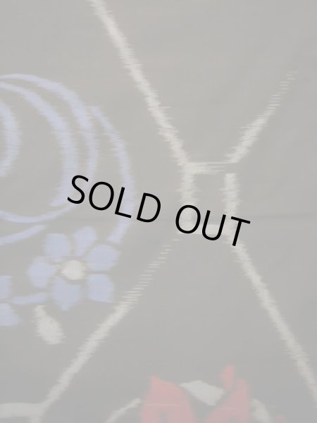 画像4: J1023C  大島紬 女性用着物 横双 シルク（正絹） 茶色がかった  黒, 花 【中古】 【USED】 【リサイクル】 ★★★☆☆ (4)