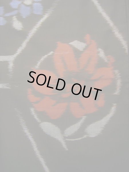 画像5: J1023C  大島紬 女性用着物 横双 シルク（正絹） 茶色がかった  黒, 花 【中古】 【USED】 【リサイクル】 ★★★☆☆ (5)