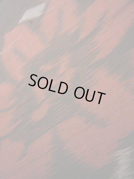 画像9: J1023C  大島紬 女性用着物 横双 シルク（正絹） 茶色がかった  黒, 花 【中古】 【USED】 【リサイクル】 ★★★☆☆ (9)