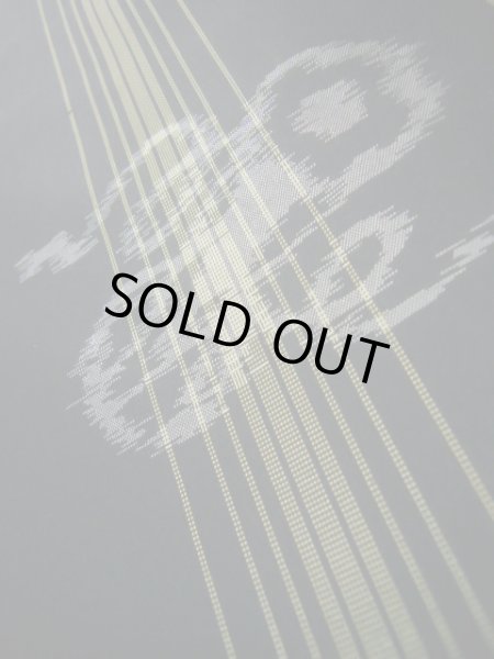 画像8: J1023F Mint  大島紬 女性用着物 縦横絣 シルク(正絹)   黒, 花 【中古】 【USED】 【リサイクル】 ★★★★★ (8)