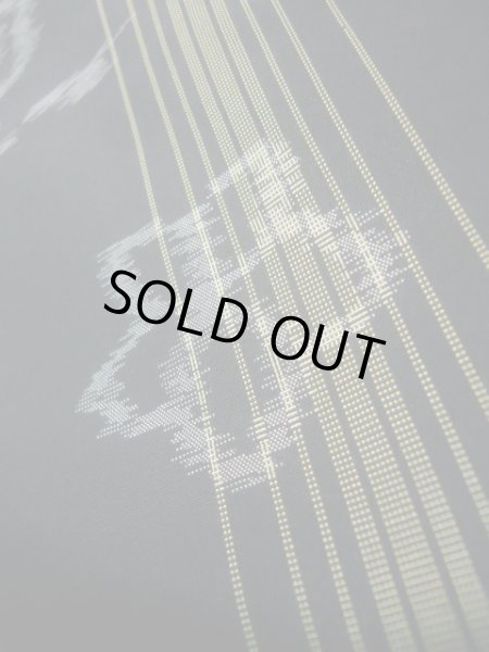 画像9: J1023F Mint  大島紬 女性用着物 縦横絣 シルク(正絹)   黒, 花 【中古】 【USED】 【リサイクル】 ★★★★★ (9)