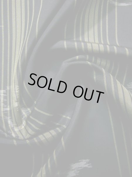 画像10: J1023F Mint  大島紬 女性用着物 縦横絣 シルク(正絹)   黒, 花 【中古】 【USED】 【リサイクル】 ★★★★★ (10)