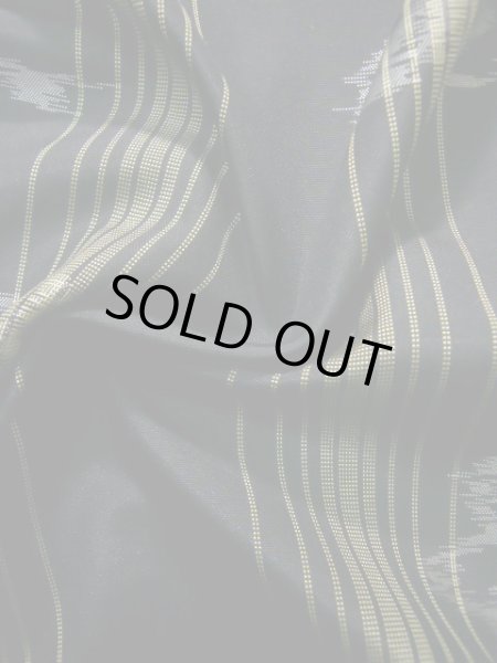 画像11: J1023F Mint  大島紬 女性用着物 縦横絣 シルク(正絹)   黒, 花 【中古】 【USED】 【リサイクル】 ★★★★★ (11)