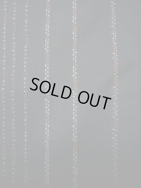 画像7: J1023H  大島紬 女性用着物 縦横絣 シルク（正絹）   オリーブ, 縞 【中古】 【USED】 【リサイクル】 ★★★★☆ (7)