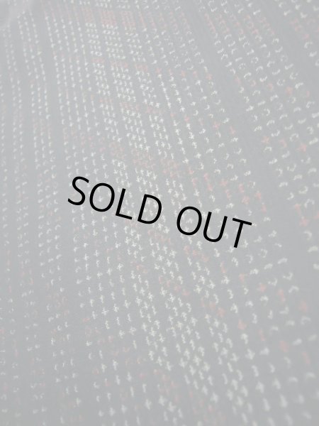 画像8: J1023H  大島紬 女性用着物 縦横絣 シルク（正絹）   オリーブ, 縞 【中古】 【USED】 【リサイクル】 ★★★★☆ (8)