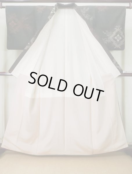 画像2: J1023M  大島紬 女性用着物  シルク(正絹) 赤みのある  黒, 笹 【中古】 【USED】 【リサイクル】 ★★★☆☆ (2)