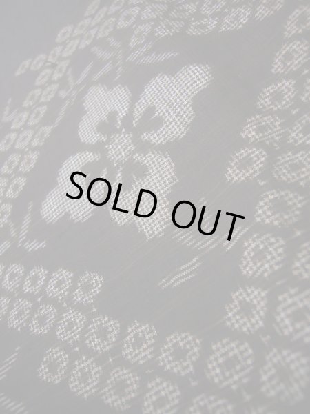 画像9: J1023M  大島紬 女性用着物  シルク(正絹) 赤みのある  黒, 笹 【中古】 【USED】 【リサイクル】 ★★★☆☆ (9)