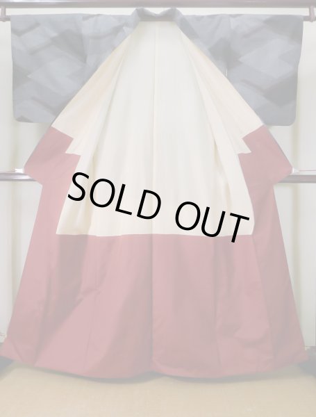 画像2: J1023Y  大島紬 女性用着物 縦横絣 シルク(正絹) ヘザー(杢)  黒, 幾何学模様 【中古】 【USED】 【リサイクル】 ★★★☆☆ (2)