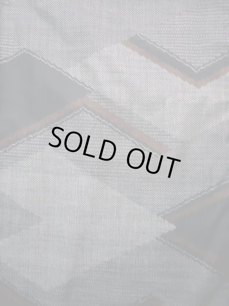 画像3: J1023Y  大島紬 女性用着物 縦横絣 シルク(正絹) ヘザー(杢)  黒, 幾何学模様 【中古】 【USED】 【リサイクル】 ★★★☆☆ (3)