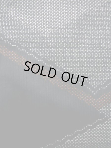 画像5: J1023Y  大島紬 女性用着物 縦横絣 シルク(正絹) ヘザー(杢)  黒, 幾何学模様 【中古】 【USED】 【リサイクル】 ★★★☆☆ (5)