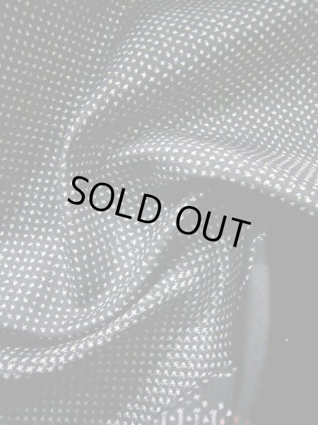 画像12: J1023Y  大島紬 女性用着物 縦横絣 シルク(正絹) ヘザー(杢)  黒, 幾何学模様 【中古】 【USED】 【リサイクル】 ★★★☆☆ (12)