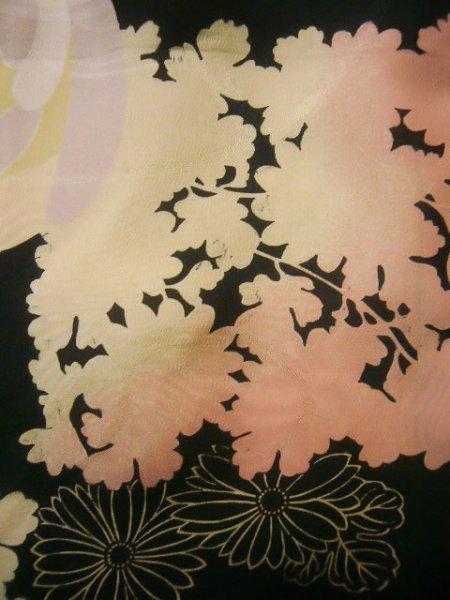 画像5: J1104I  子供用 女性用着物  シルク(正絹)   黒, 花 【中古】 【USED】 【リサイクル】 ★☆☆☆☆ (5)