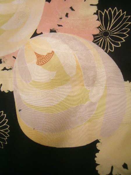 画像7: J1104I  子供用 女性用着物  シルク(正絹)   黒, 花 【中古】 【USED】 【リサイクル】 ★☆☆☆☆ (7)