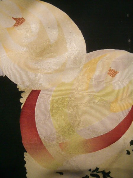 画像8: J1104I  子供用 女性用着物  シルク(正絹)   黒, 花 【中古】 【USED】 【リサイクル】 ★☆☆☆☆ (8)