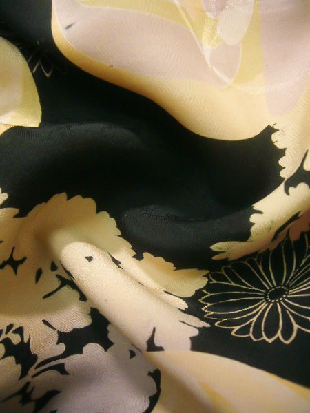 画像14: J1104I  子供用 女性用着物  シルク(正絹)   黒, 花 【中古】 【USED】 【リサイクル】 ★☆☆☆☆ (14)