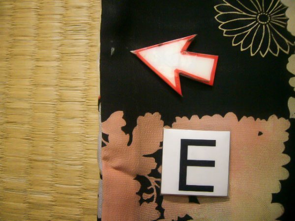 画像20: J1104I  子供用 女性用着物  シルク(正絹)   黒, 花 【中古】 【USED】 【リサイクル】 ★☆☆☆☆ (20)