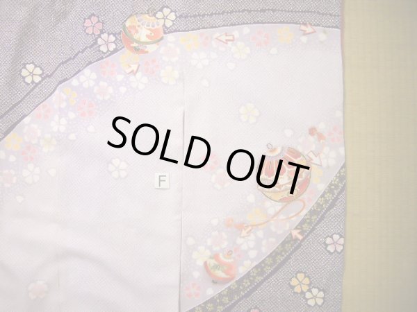 画像26: J1104J  子供用 女性用着物 杜若、鈴柄 化繊 薄い 深い 藤, 菊 【中古】 【USED】 【リサイクル】 ★★☆☆☆ (26)